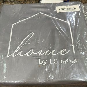 Brand new still in packaging Little Sleepies sheet set
